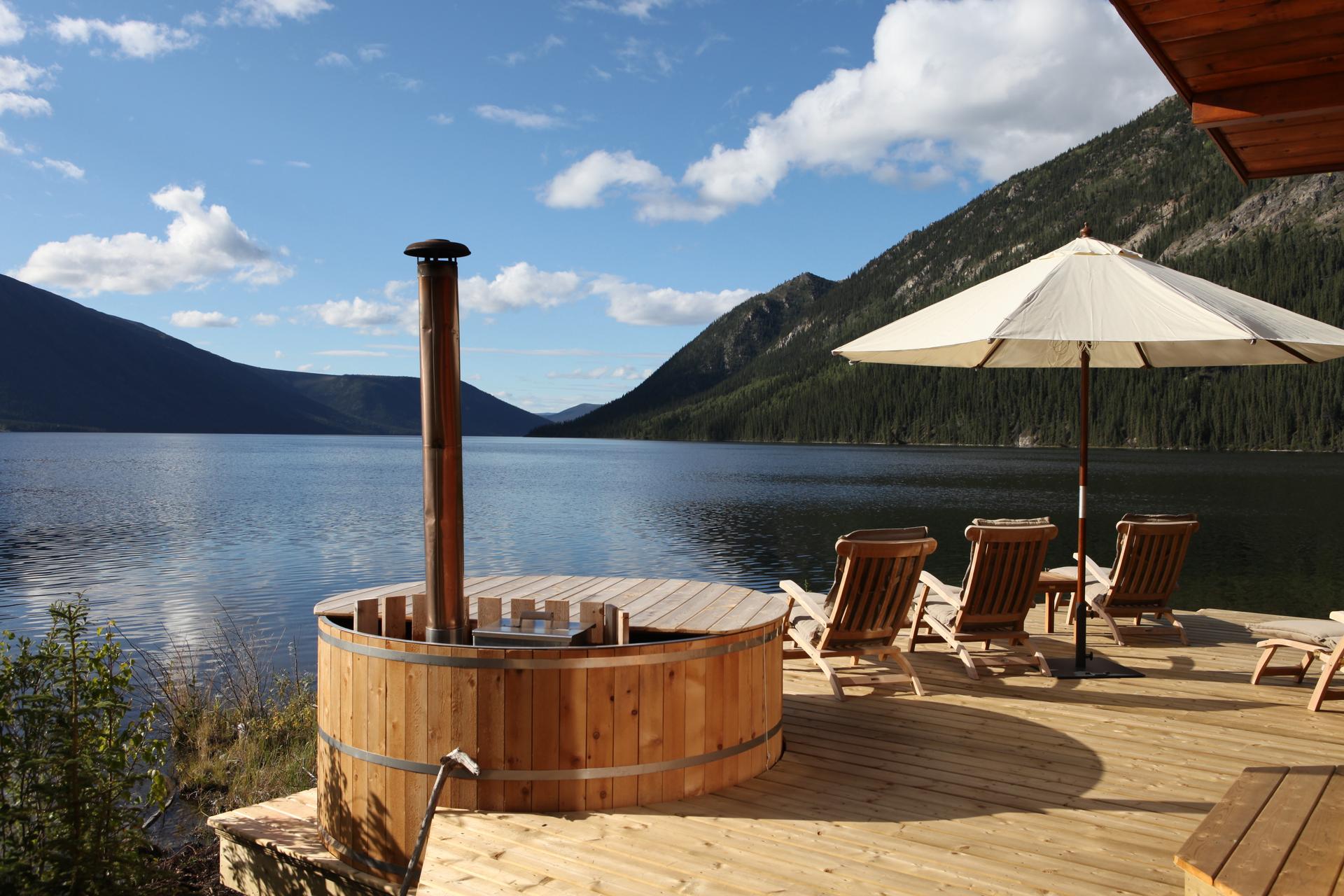 Wood-fired sauna and cold lake plunge routine at Tincup Lodge instead of showers