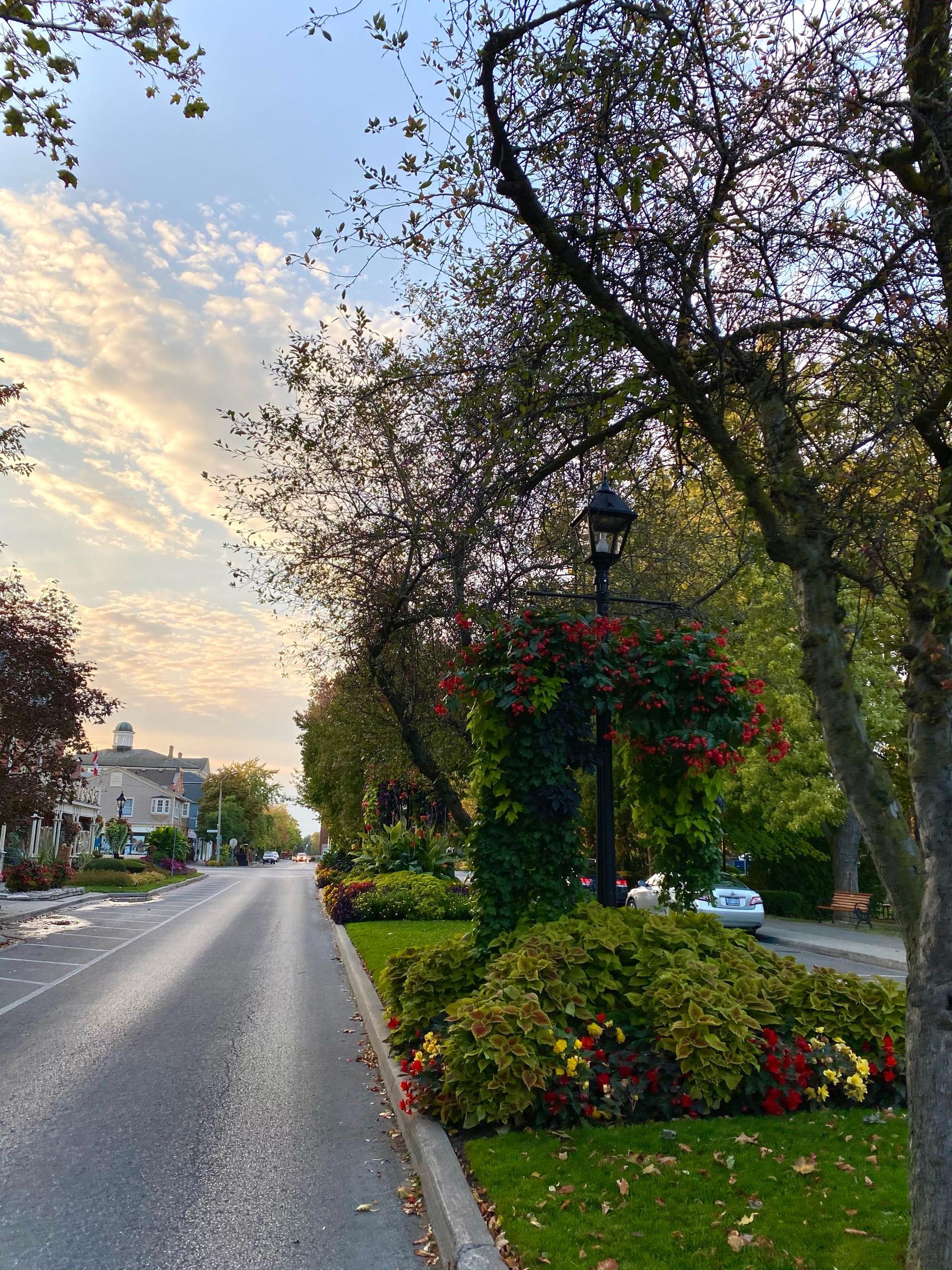 The quiet downtown of Niagara-on-the-Lake, Ont. on King St. 