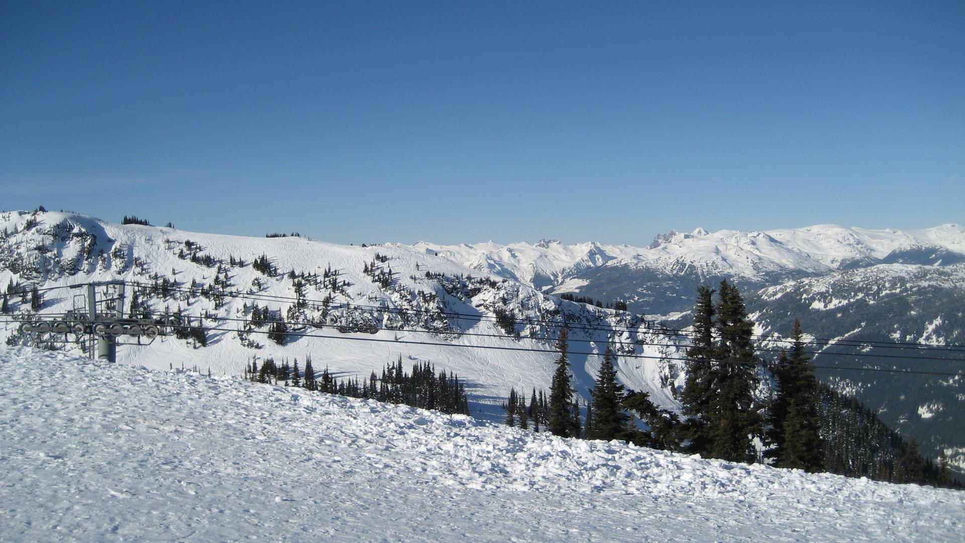 3 Grandes Ventajas de esquiar en Canadá a principios de temporada