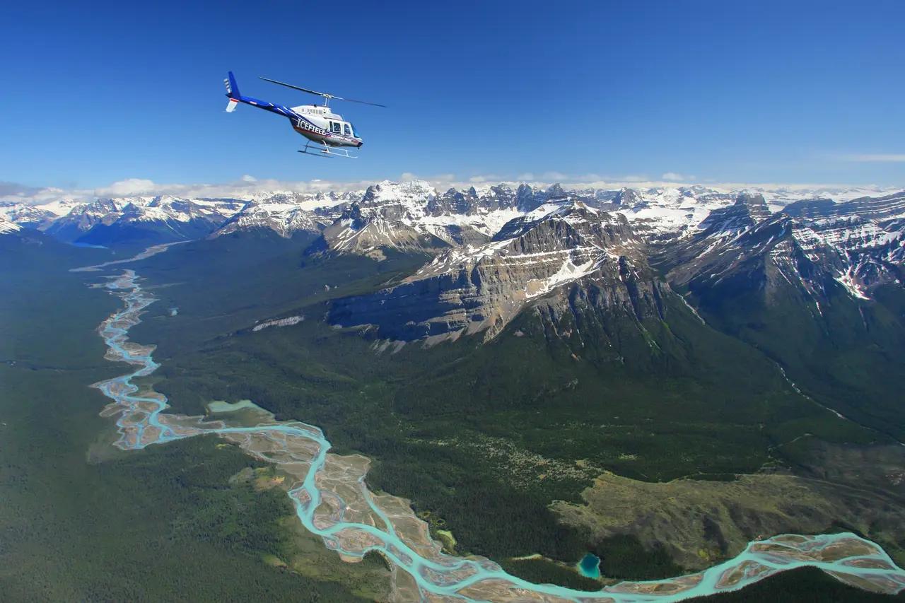 Kananaskis positioned as a ‘quieter alternative’ with strong lake access, supporting reader decisions around crowd-avoidance and trip design when Banff feels too busy.