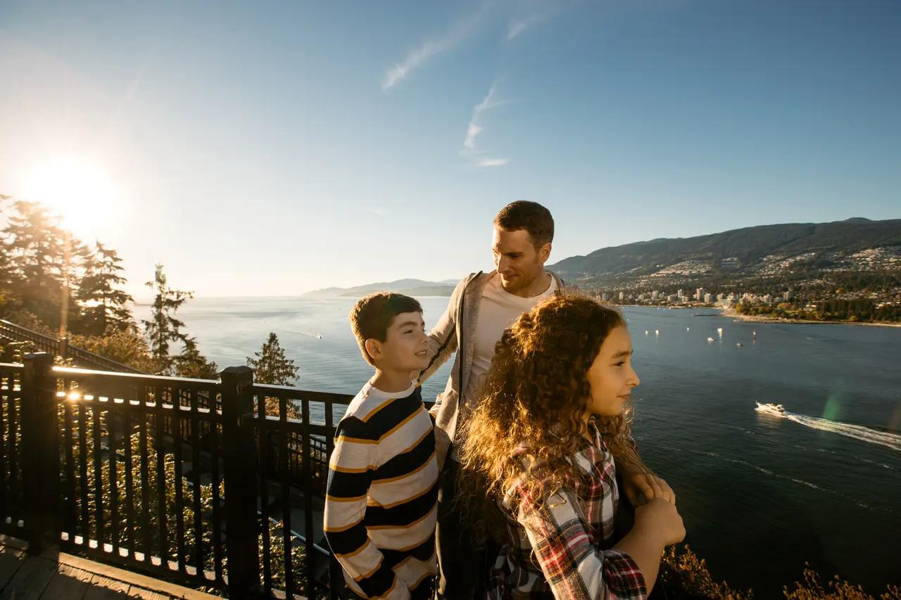 Prospect Point positioned as the ‘harbour and bridge’ classic view in Stanley Park, supporting decision-making for travellers choosing between nature-park lookouts and urban platforms.
