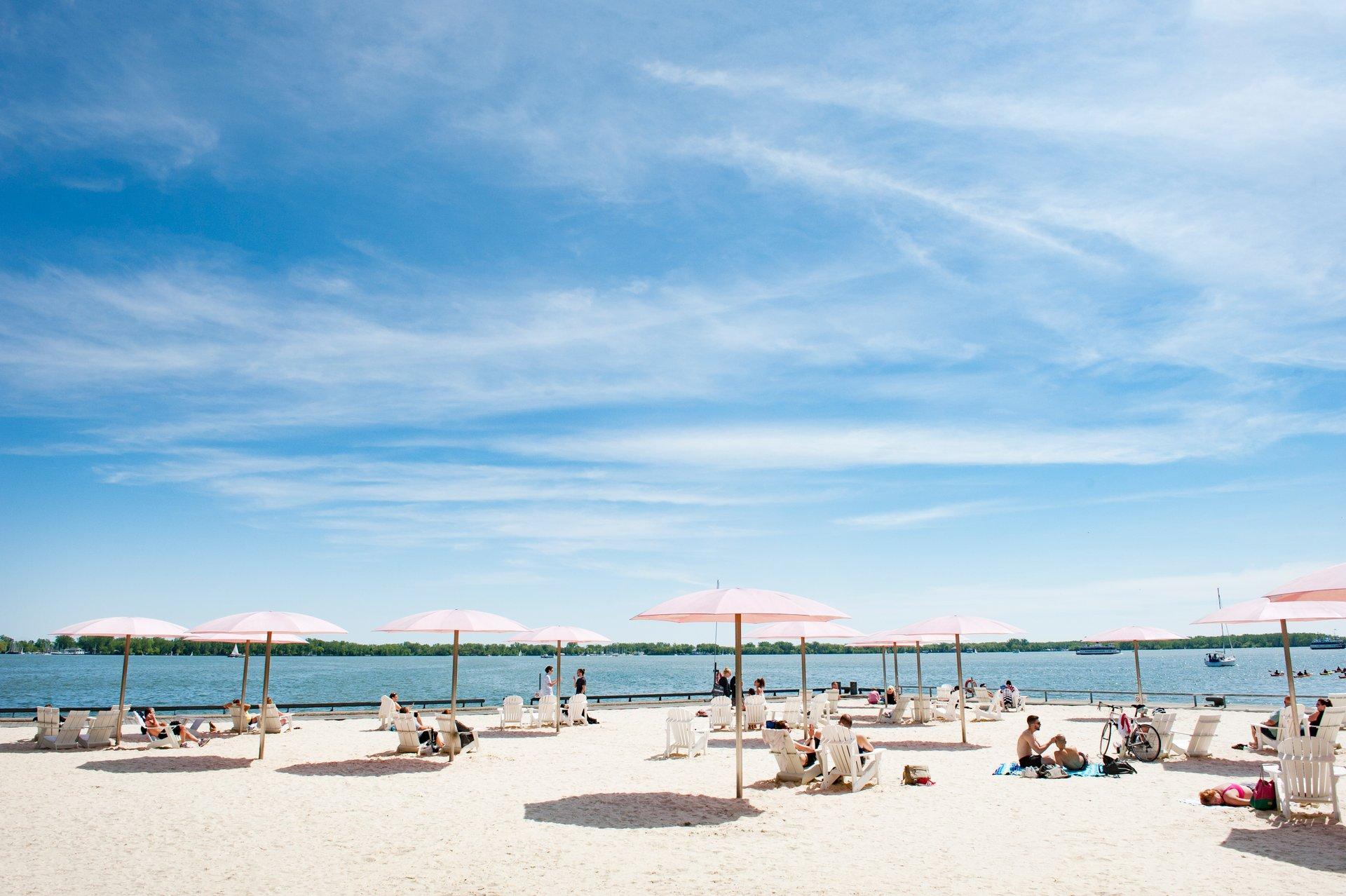 people hanging out at sugar beach in toronto