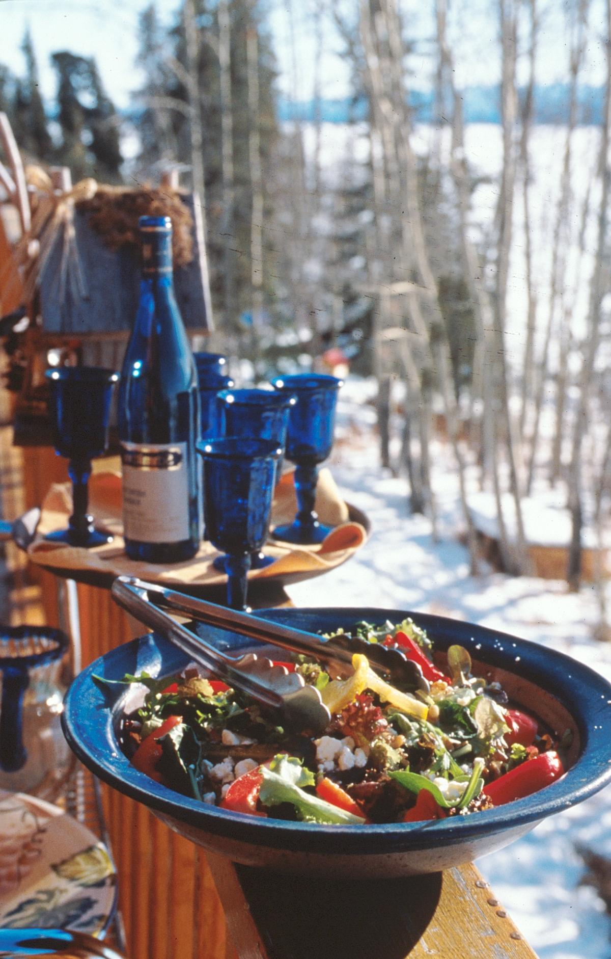 ユーコン準州のイン・オン・ザ・レイク – credit: Government of Yukon