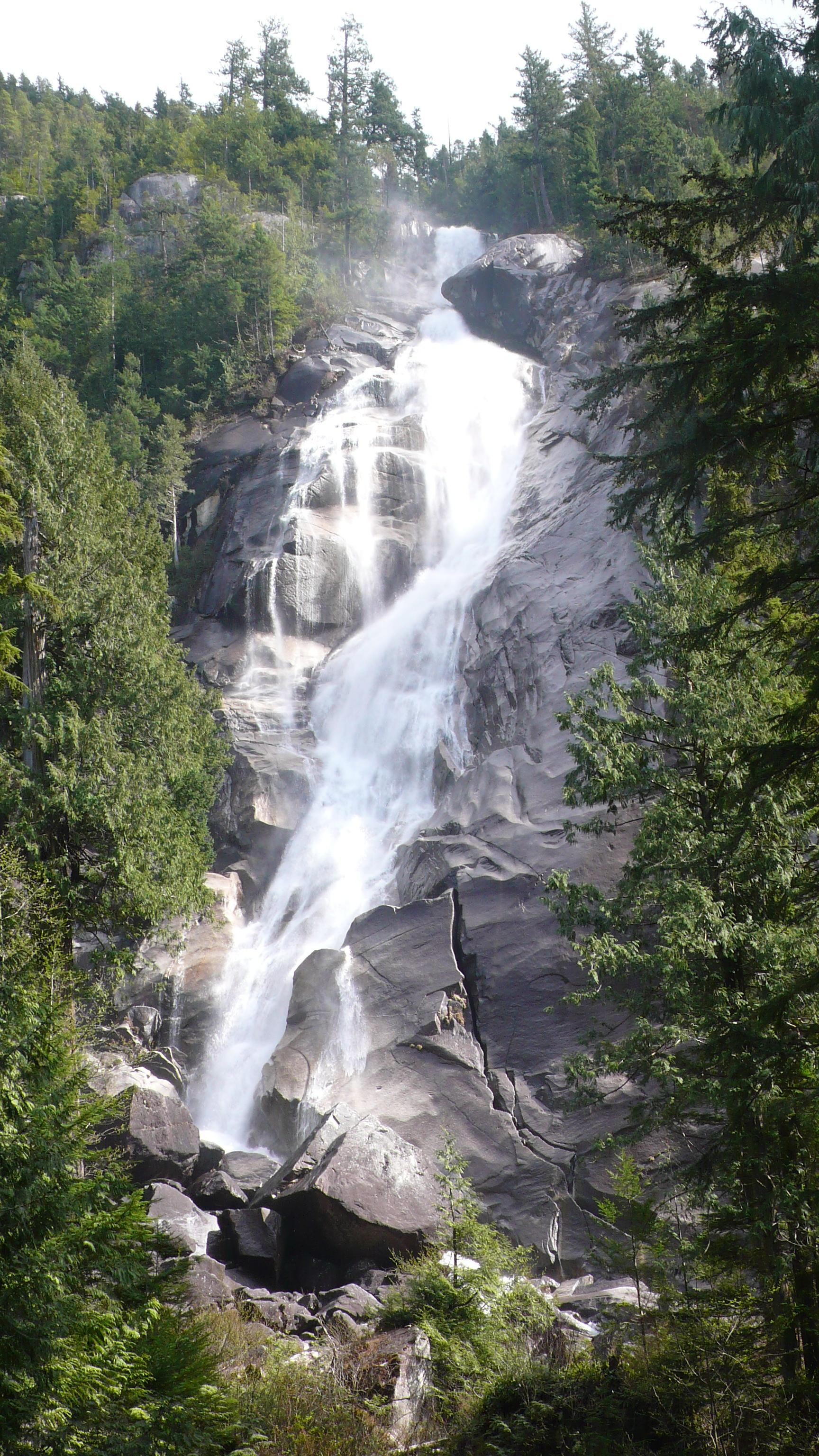 Shannon Falls waterfall in Squamish, British Columbia