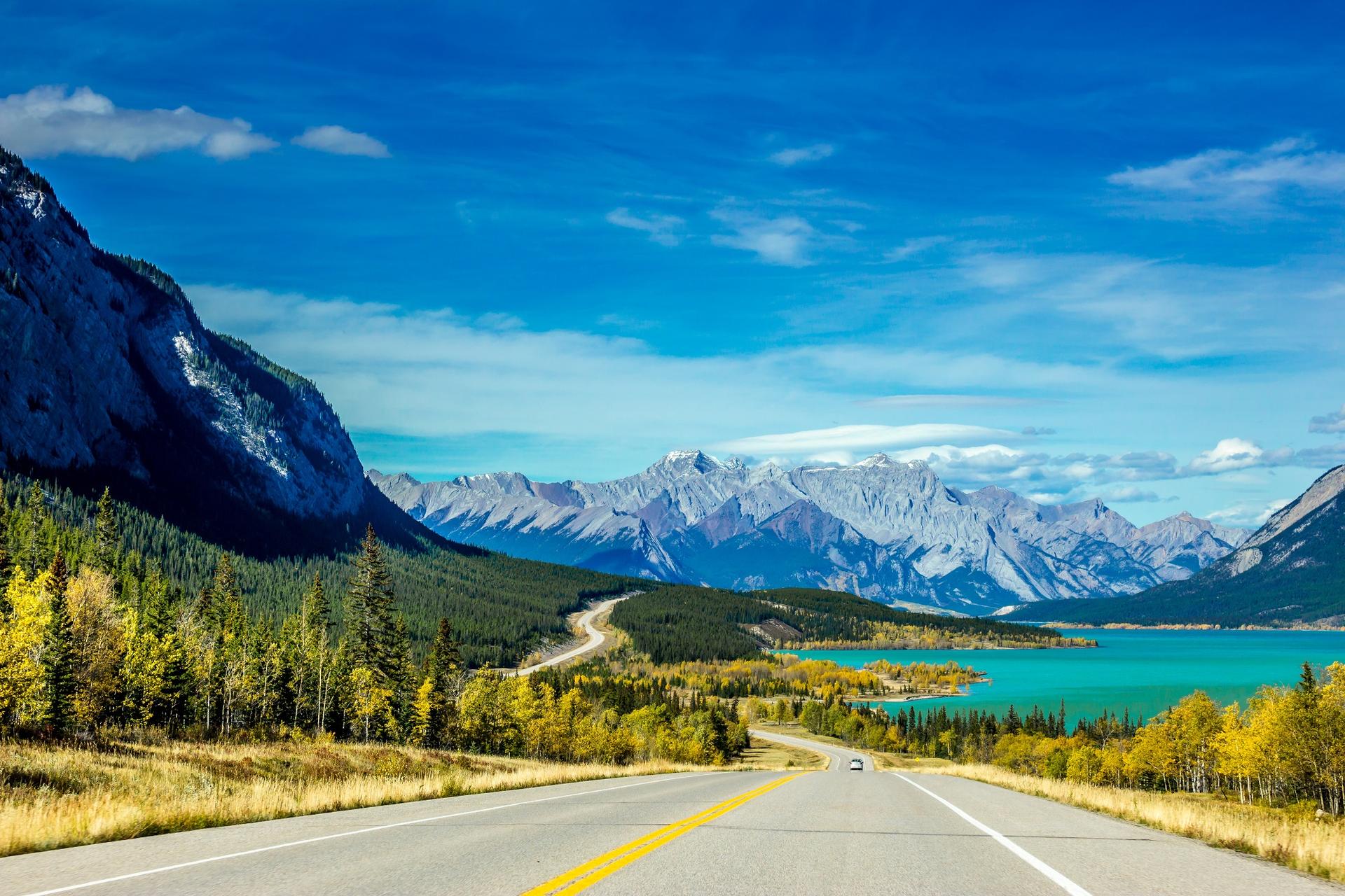 Abraham Lake, Rocky Mountains, Alberta - credit: Lacey Gilmour @laceylannae