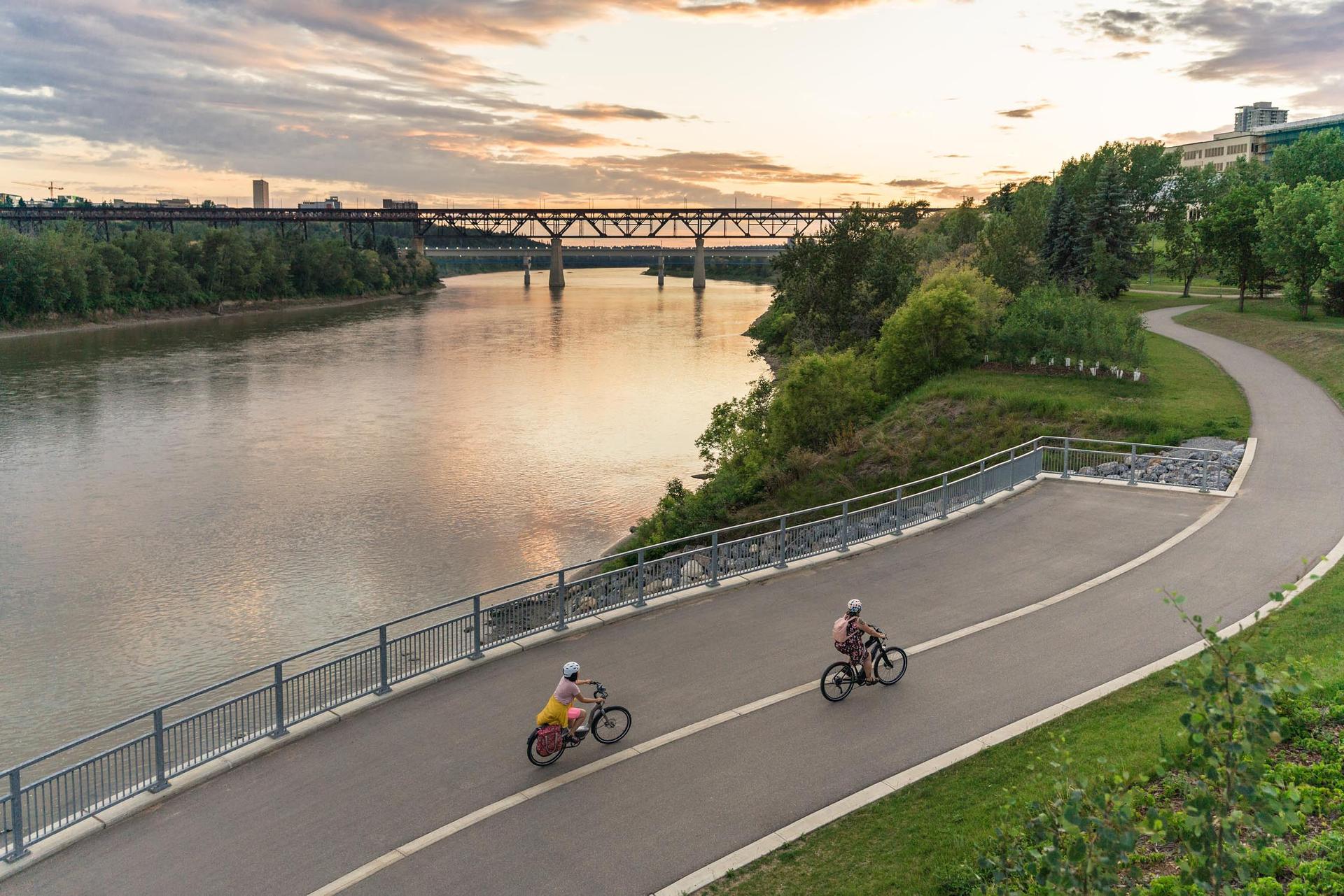 people biking to high level bridge in edmonton 