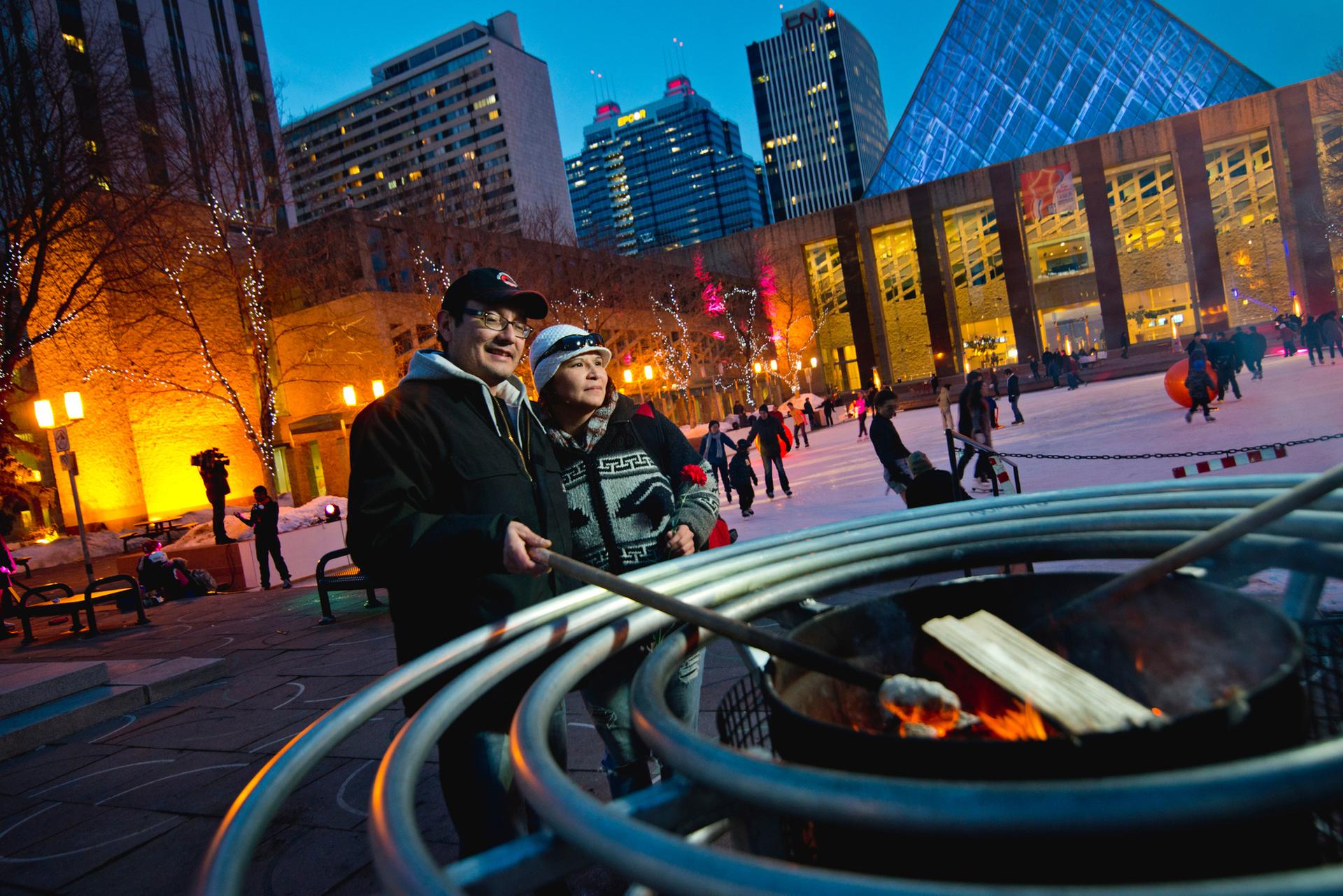 チャーチル・スクエアでアイススケート - クレジット: Edmonton Tourism