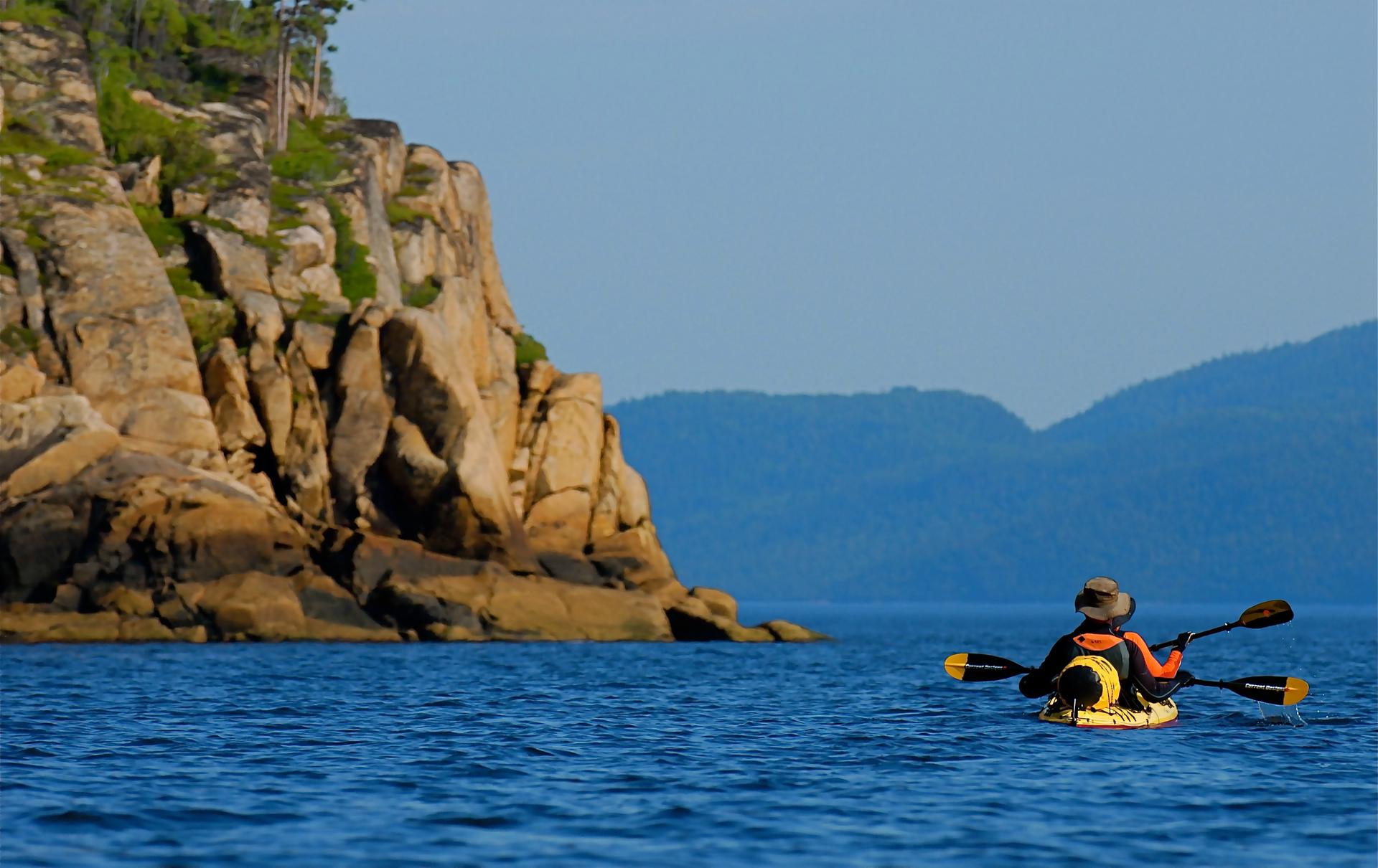 Kayak dans le fjord du Saguenay - Photo : Fjord en Kayak