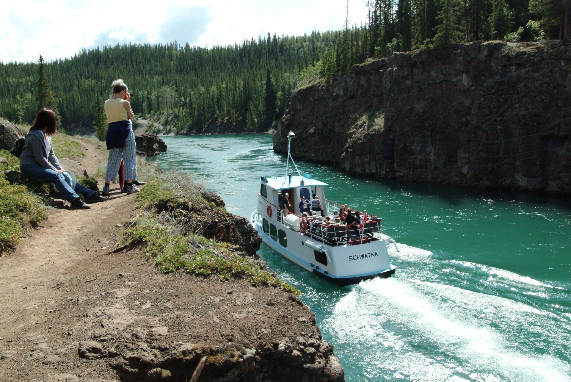川船「MVシュワットカ号」(ホワイトホースに近いマイルズ・キャニオン)‐クレジット:Government of Yukon