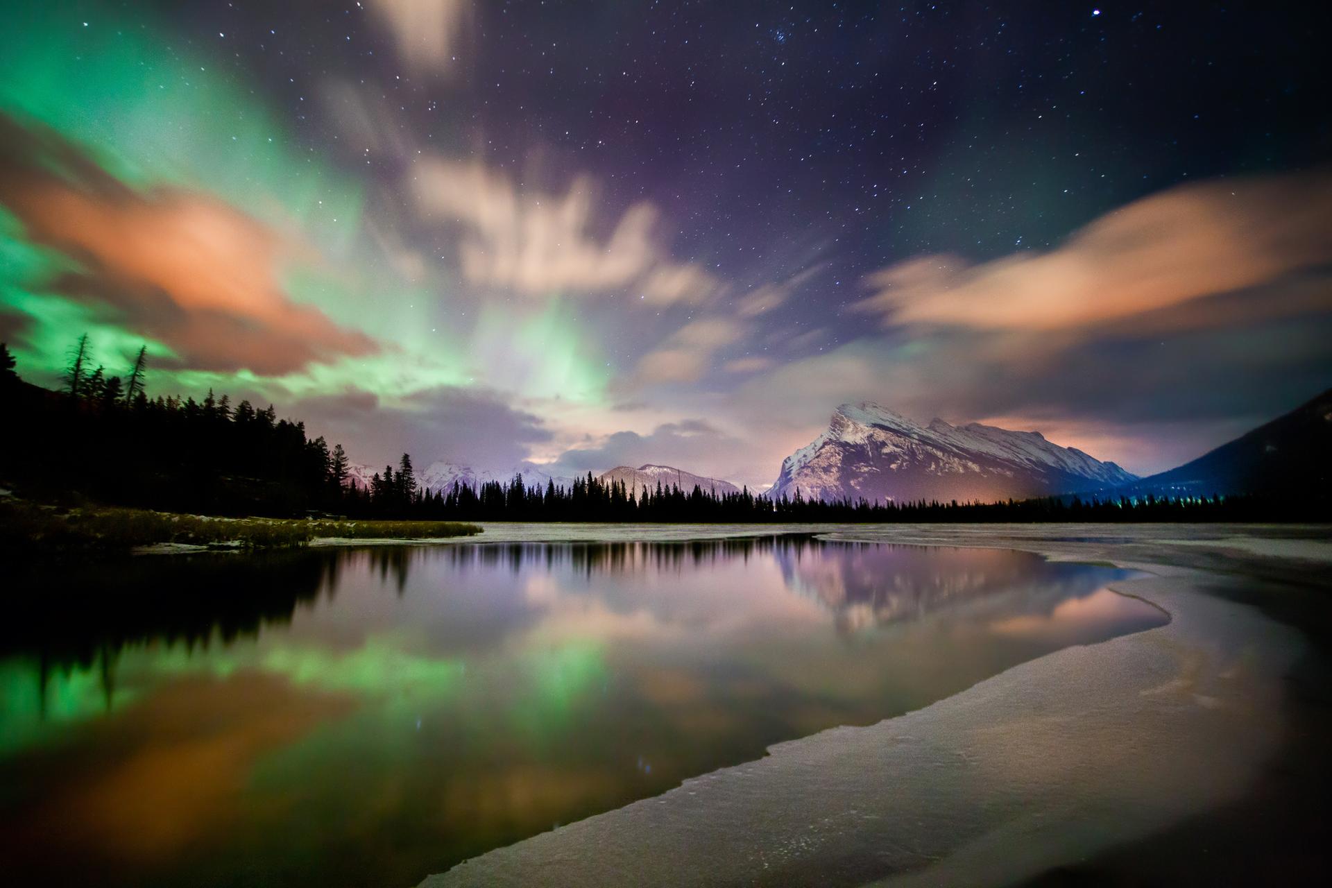 Aurora Borealis Vermillion Lakes in Alberta’s National Park