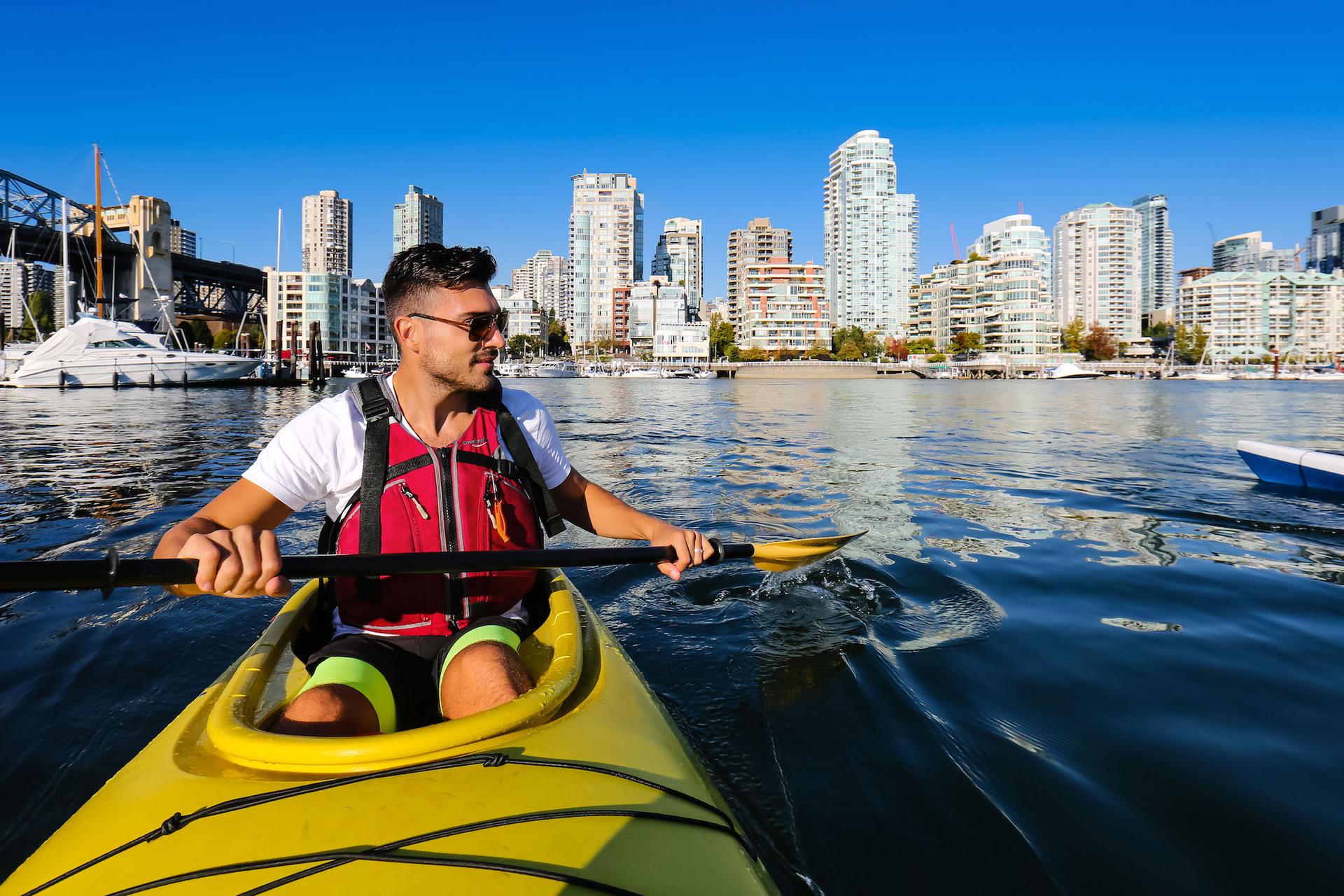 Sortie en Kayak dans la baie de False Creek au centre-ville de Vancouver
