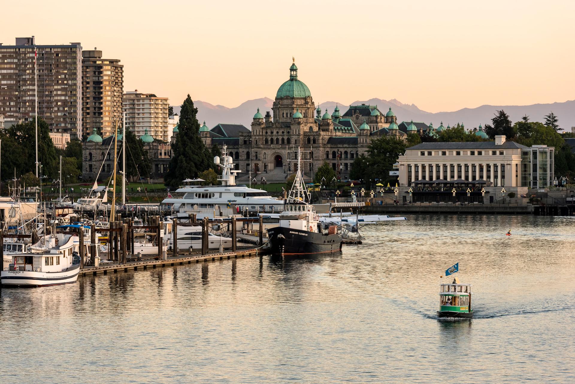 victoria island day tours from vancouver