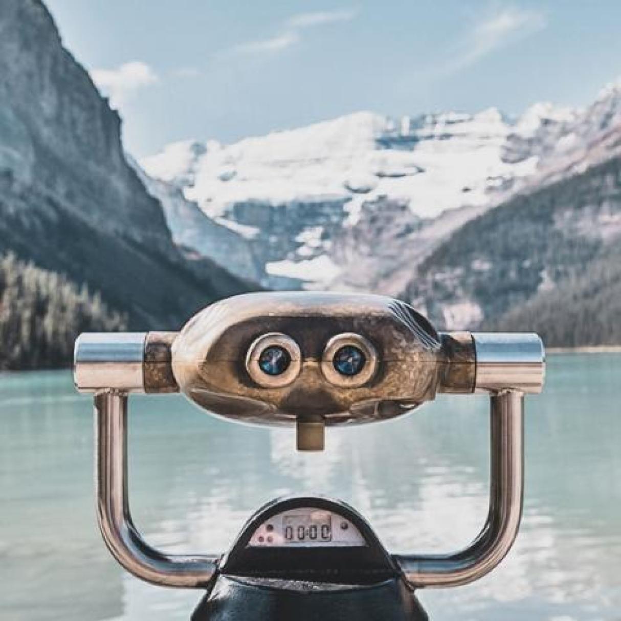 A viewfinder looking out at a mountain range