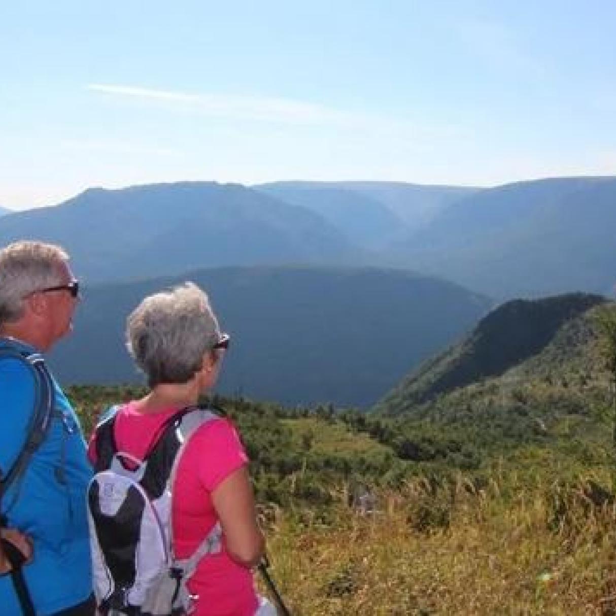 2 hikers look out over Gaspesie National park